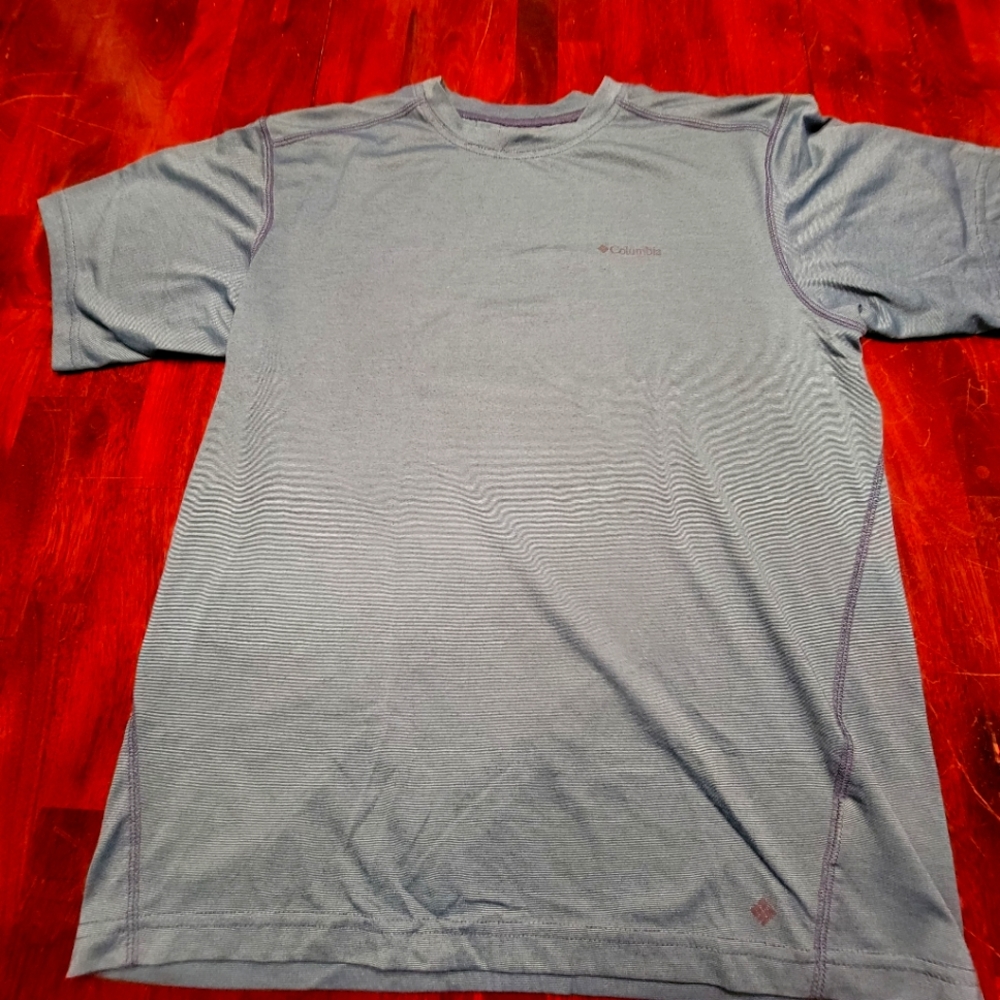 Columbia sun shirt medium